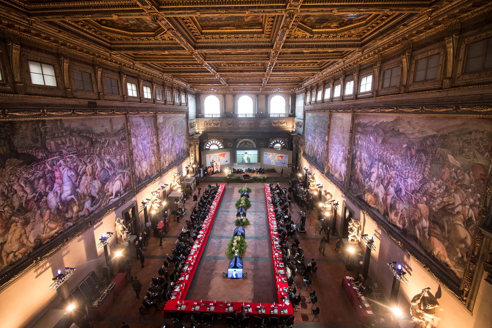 Prospettiva sala dei cinquecento a Palazzo Vecchio, con allestimento Controluce
